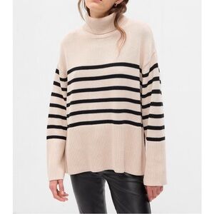 Gap 24/7 Split Hem Turtleneck Cream and Black Striped Sweater Size Small